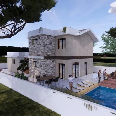 بيت للعطل Pinetrees House With Swimming Pool *