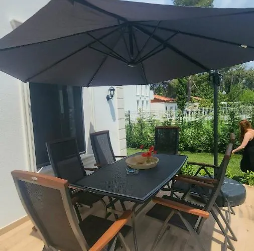 Pinetrees House With Swimming Pool