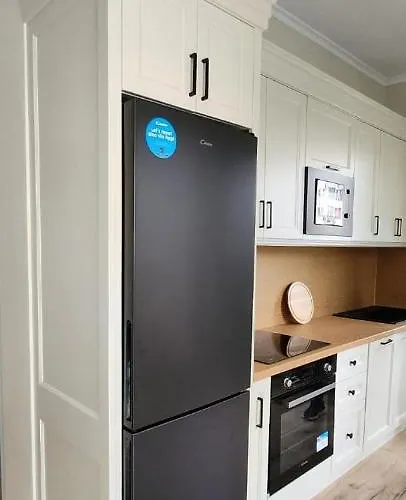 Vakantiehuis Pinetrees House With Swimming Pool