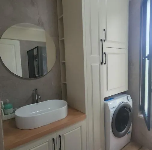 Pinetrees House With Swimming Pool Vakantiehuis Golem (Tirana)